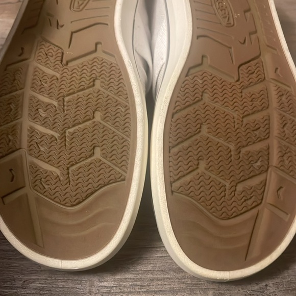 Keen Sneakers
Excellent condition, worn a few times - Picture 7 of 7